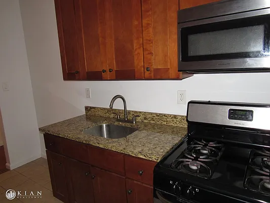 Rented by Kian Realty | media 14