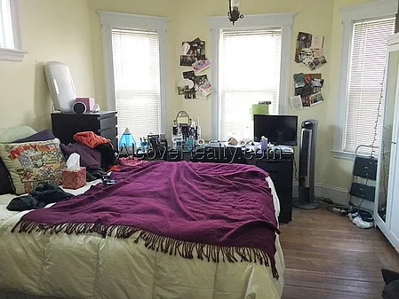 3 bed, 1.0 bath, $3,800 — Photo 2