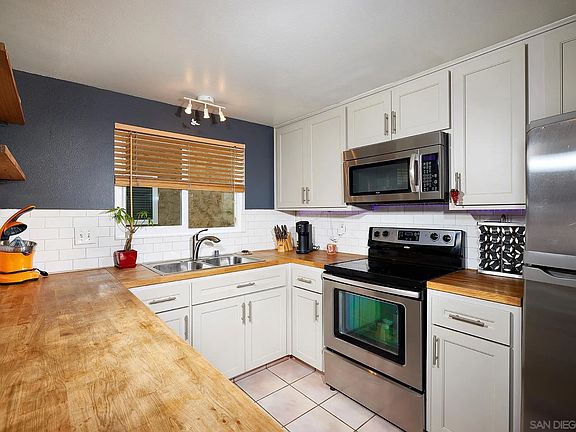 5th image of 3058 Macaulay St