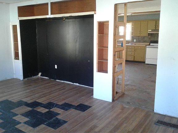 3rd image of 303 Howard St