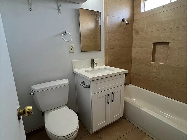 240 W Mayfair Ave — Photo 7