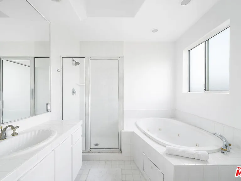 1325 Arizona Ave #201 — Photo 38