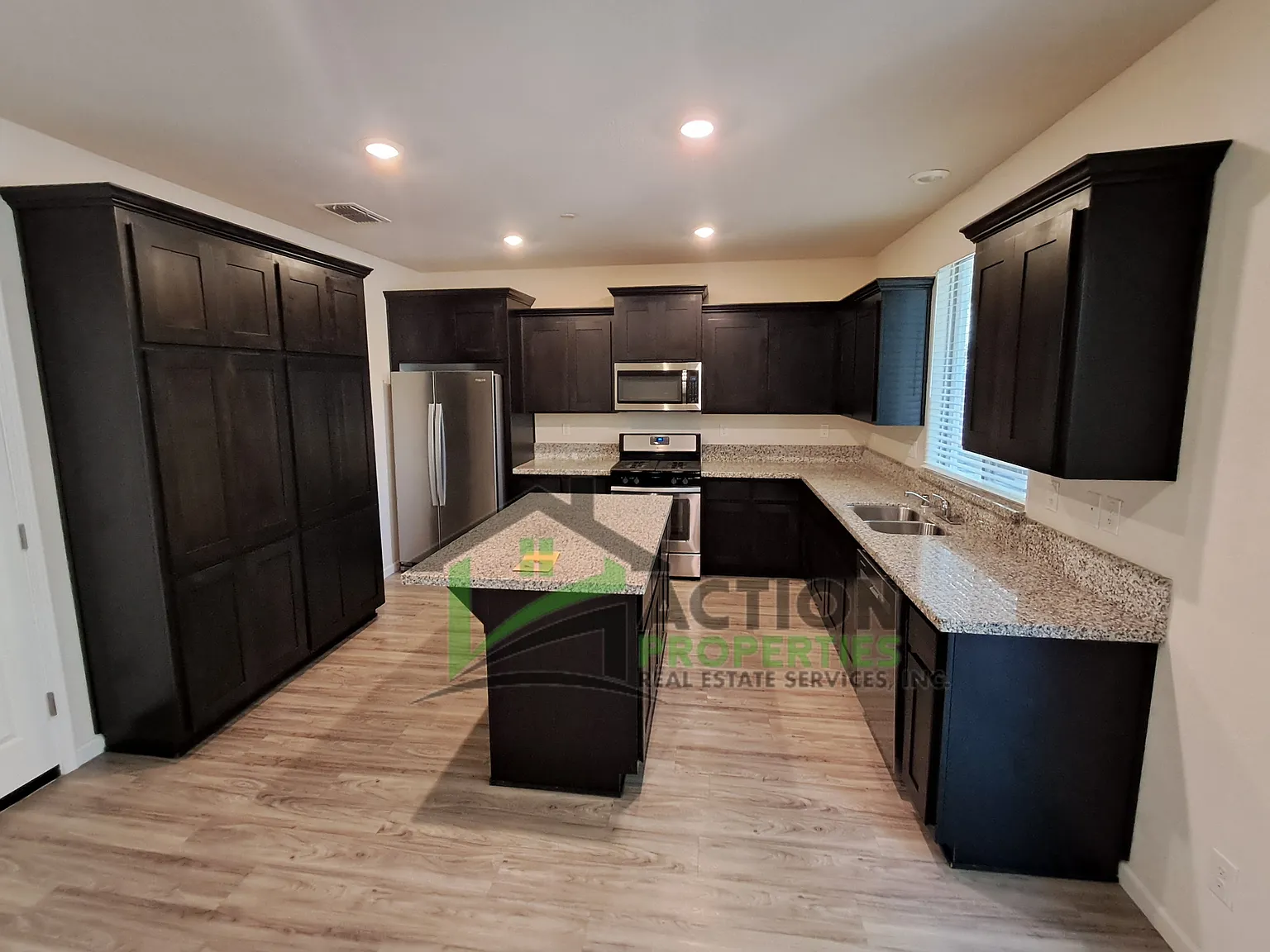 4 bed, 2133 sqft, $2,995 — Photo 3