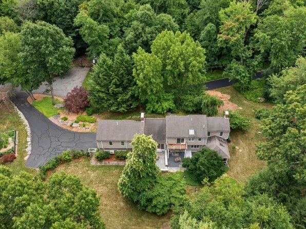 2 Sutton Pl, Acton, MA 01720