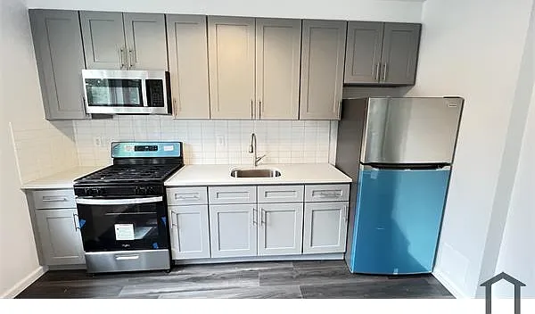 4 bed, $3,700 — Photo 2