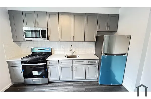 Building Photo - 768 S Oak Dr #2