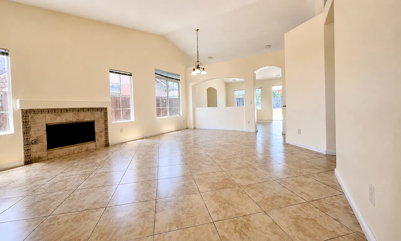 4 bed, 1957 sqft, $3,300 — Photo 2