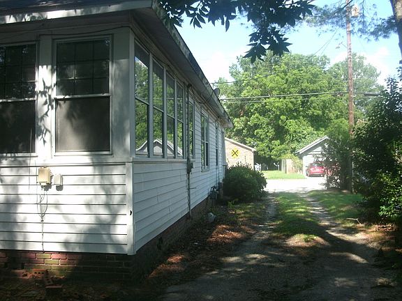 4th image of 415 S Grace St