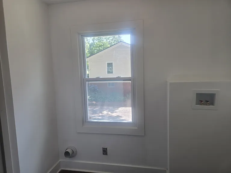 617 Gurley St — Photo 2