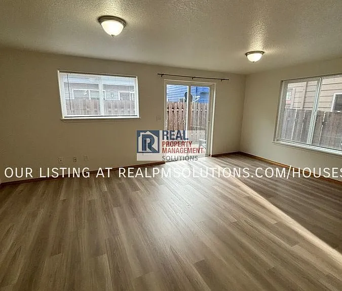 470 Lair Ln — Photo 6