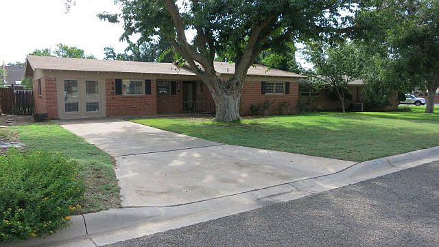 1st image of 1902 Woodlawn Dr