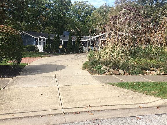 2nd image of 576 Edinborough Dr