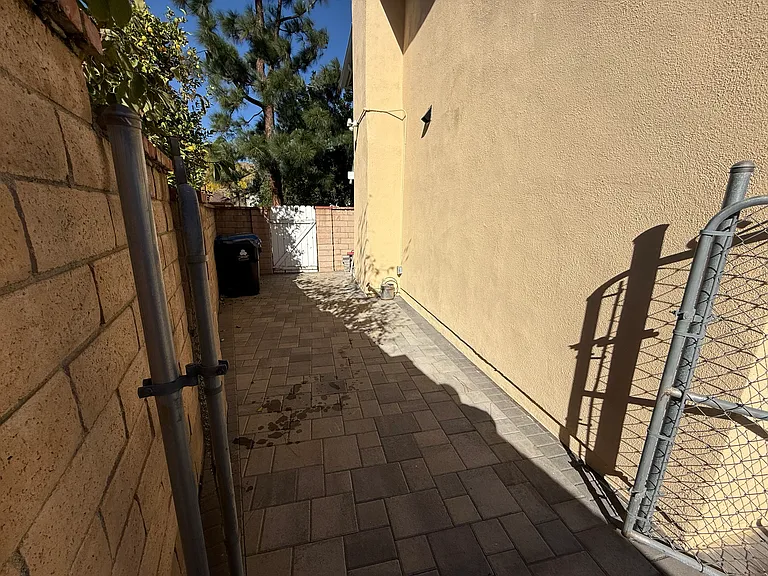 Russett Ave — Photo 26