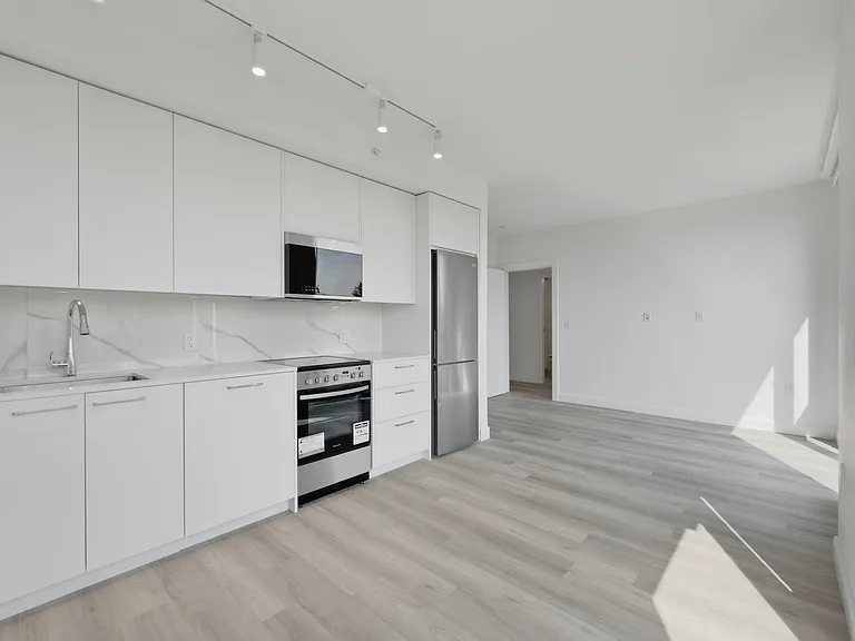 2511 Carolina St — Photo 113