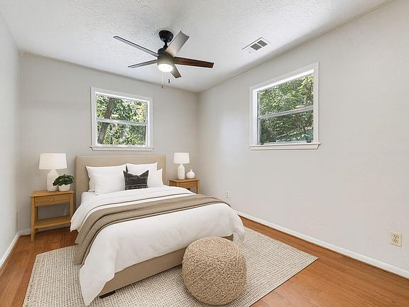 3rd image of 111 Dogwood Trl