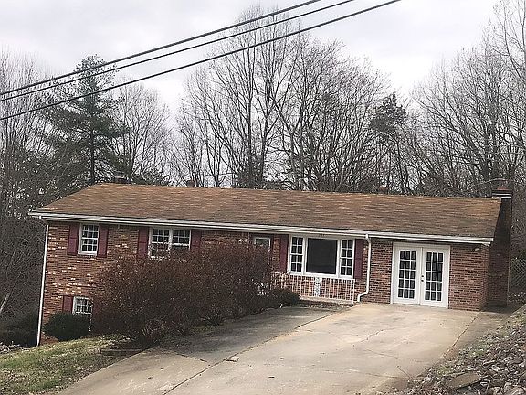 2nd image of 221 Colonial Dr
