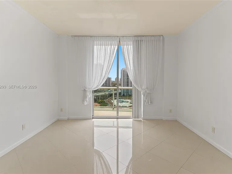 19390 Collins Ave #17 — Photo 21