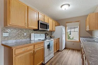632 Gateway Pl — Photo 5