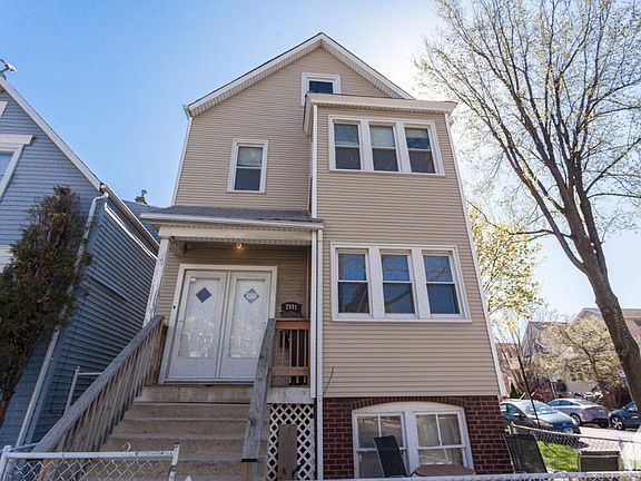 4th image of 2901 N Washtenaw Ave #1F