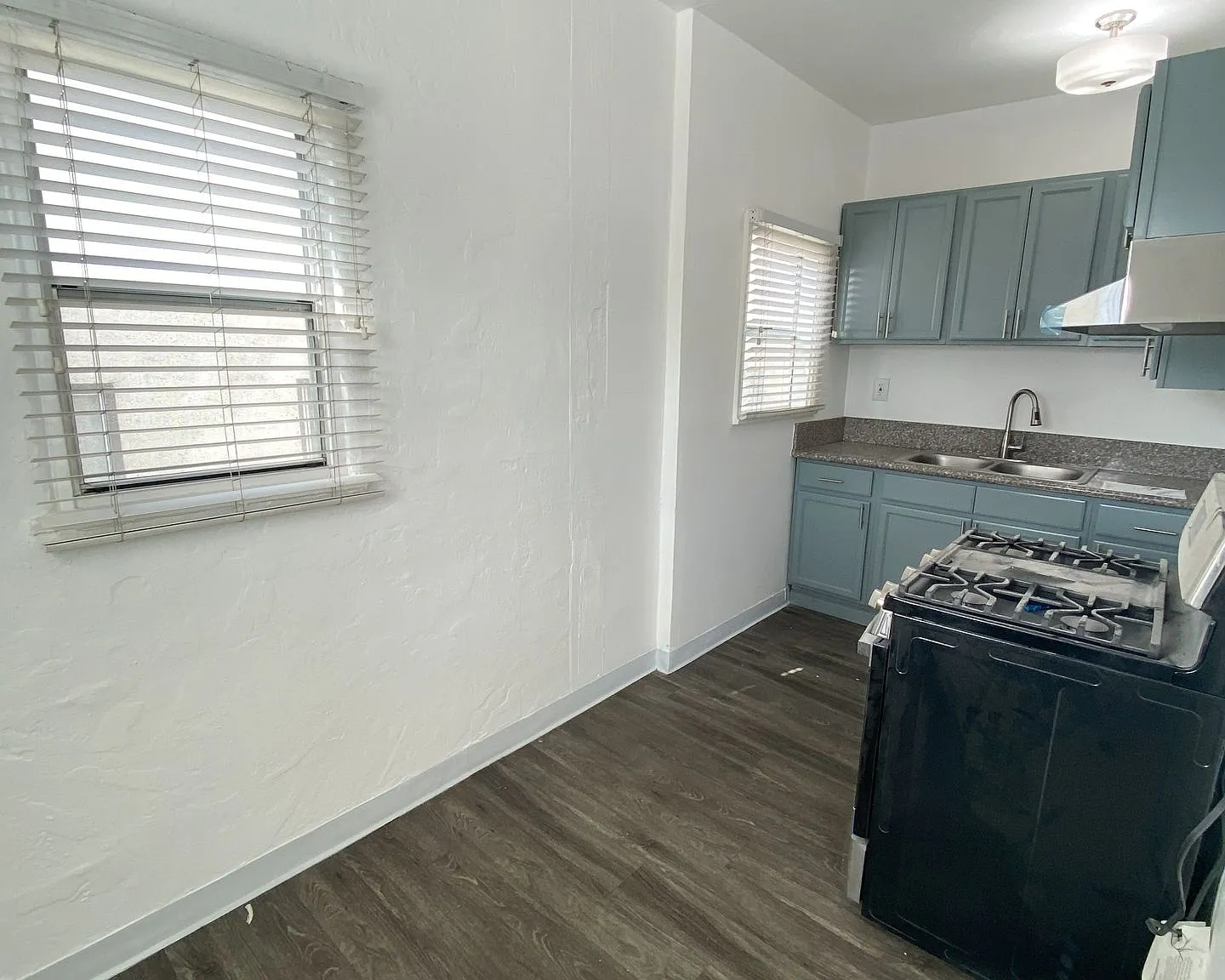 551 Daisy Ave — Photo 3