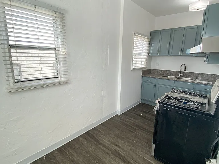 551 Daisy Ave — Photo 3