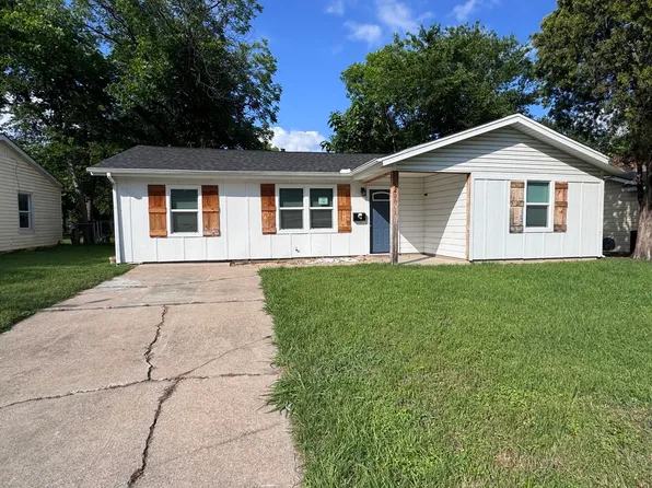 520 NW King St, Burleson, TX 76028
