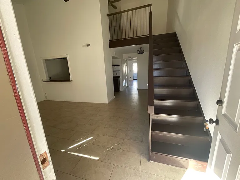 11140 Stratford Dr #12 — Photo 4