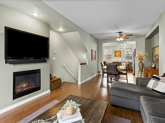 4th image of 2495 Davies Ave #25