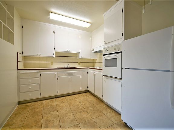 4th image of 385 Palm Ave #8