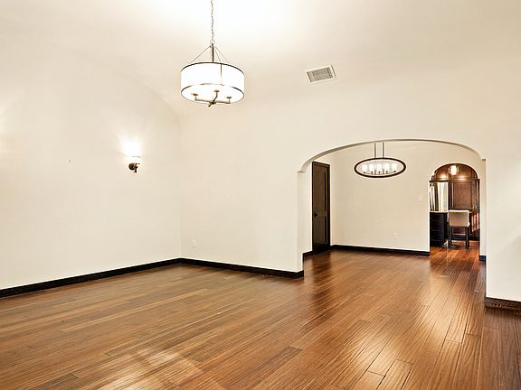 5th image of 639 N Alta Vista Blvd