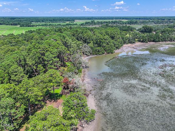 4th image of 1065 Seaside Road