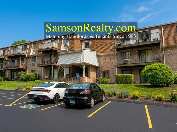 756 Quaker Ln APT 210, East Greenwich, RI 02818