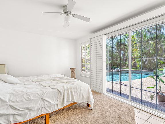 3rd image of 2716 Seaspray St