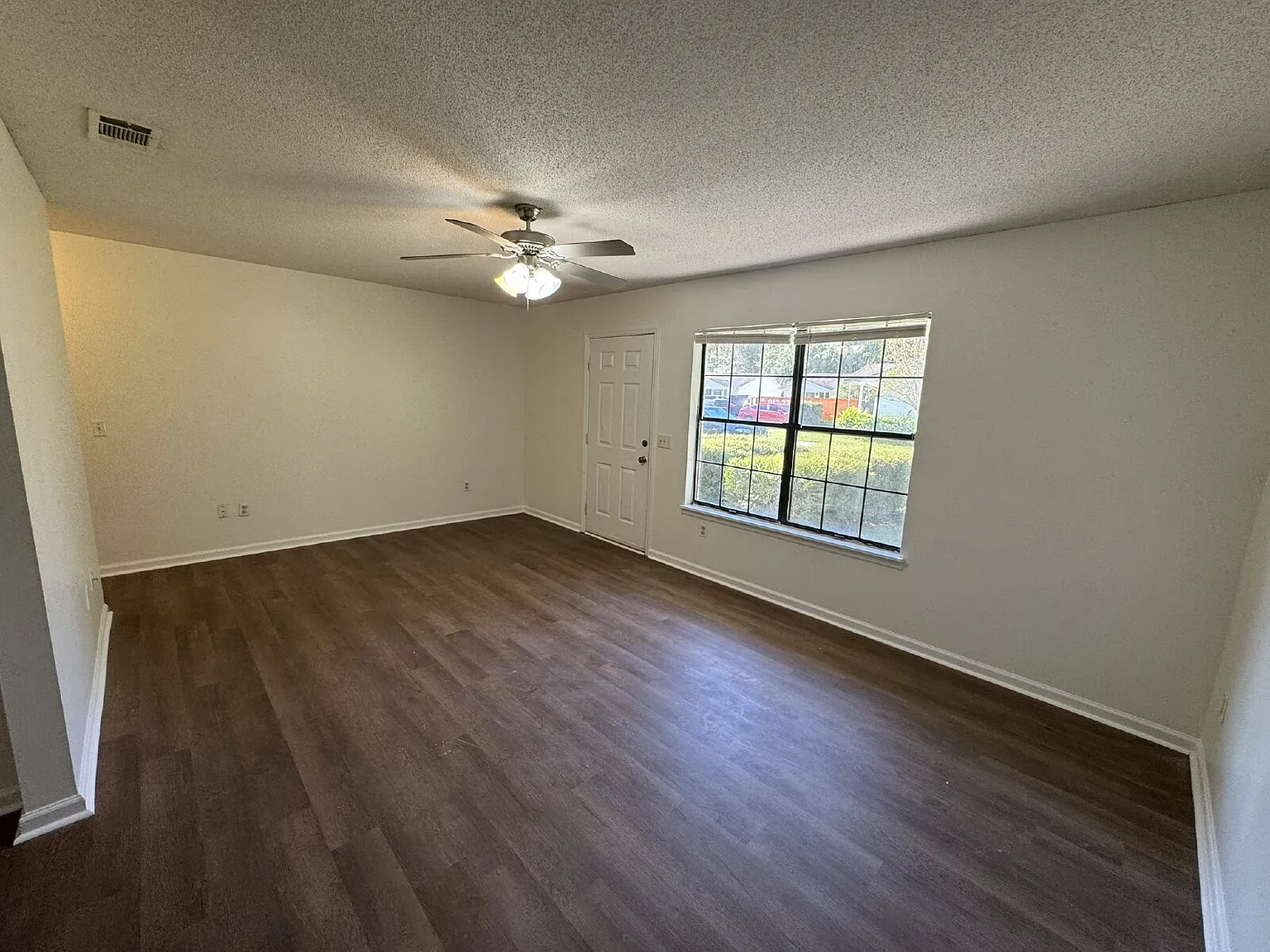 2 bed, 1.0 bath, $950 — Photo 3