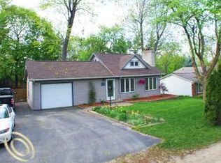 5955 Cummings Dr, Clarkston, MI 48346