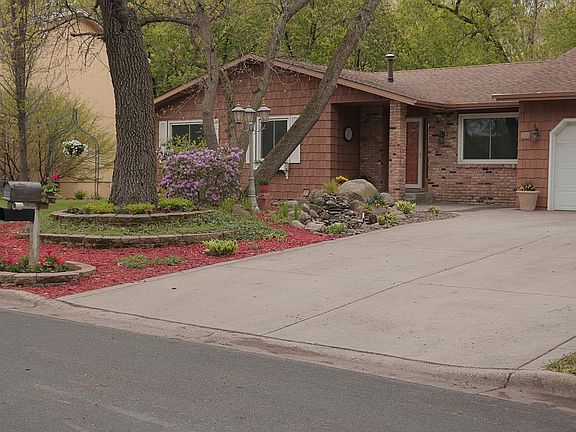 2nd image of 407 Oakland Ln
