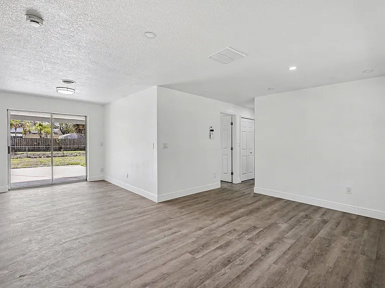 5240 Sutton Ave — Photo 6