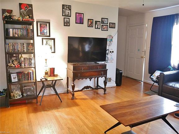 4th image of 1826 Hardwood Ln
