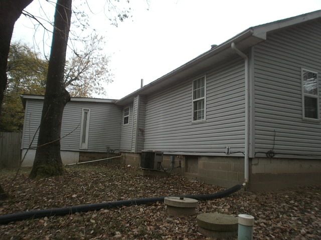 2nd image of 703 Hollywood Hgts Rd