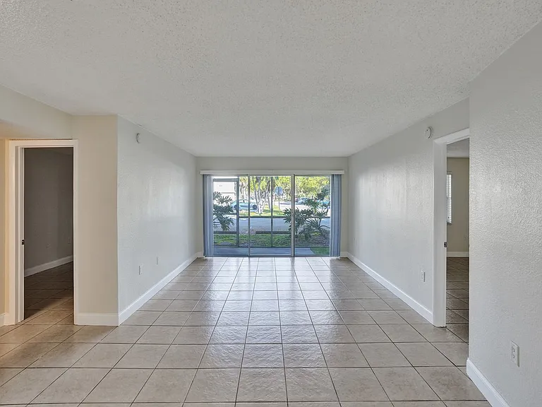 4205 N University Dr #108 — Photo 4