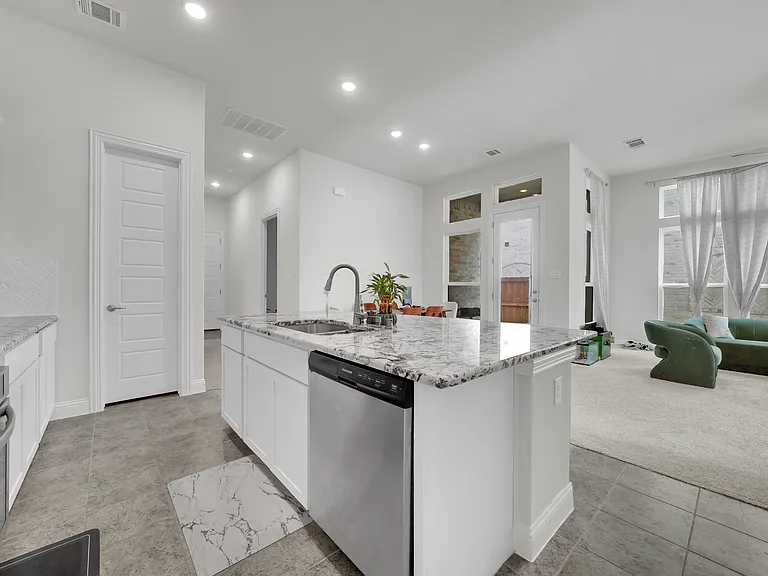 1505 Verbena Ln — Photo 6