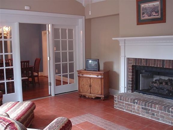 3rd image of 32 Fernwood Ct