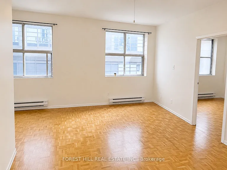 126 Dundas St E #301 — Photo 8