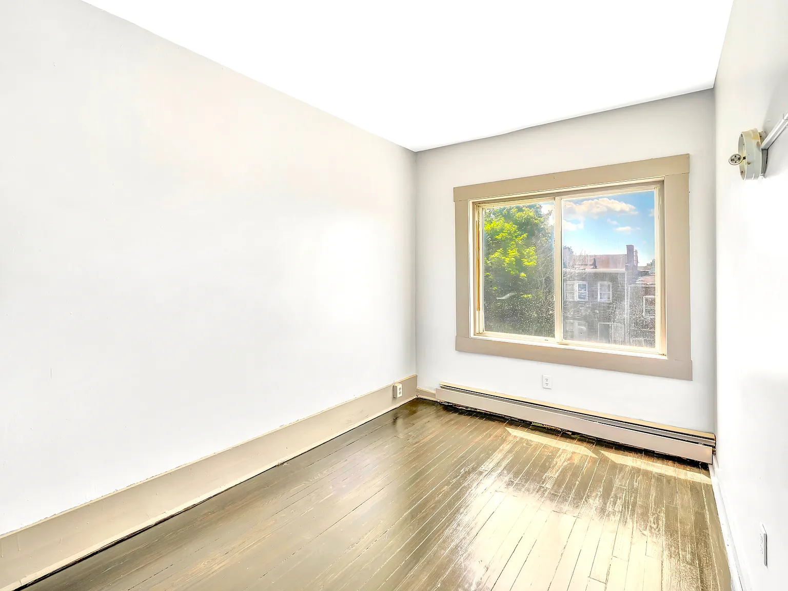 3 bed, 1024 sqft, $1,500 — Photo 3