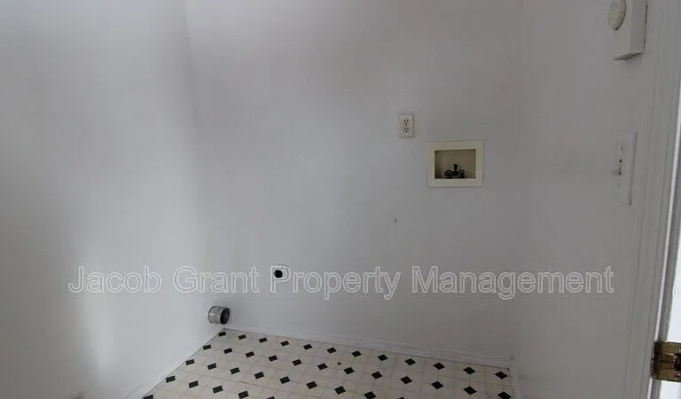 375 Golden St #3 — Photo 16