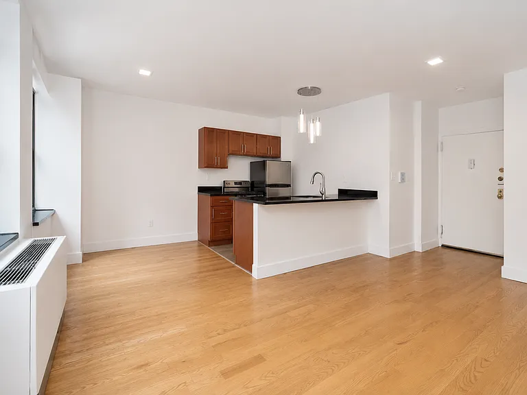 213 E 37th St #3FF — Photo 8