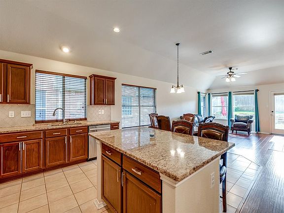 5th image of 532 Lowery Oaks Trl