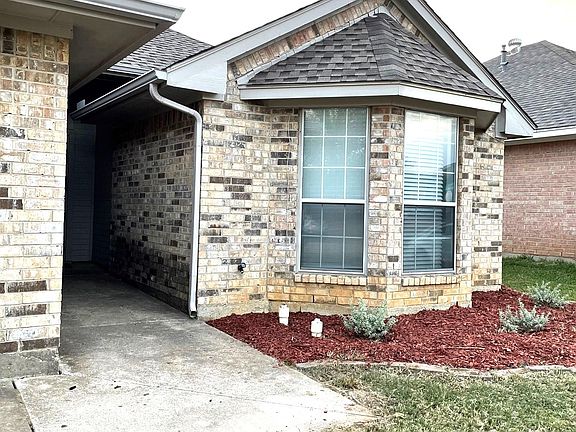 4th image of 920 Meadow Cir S
