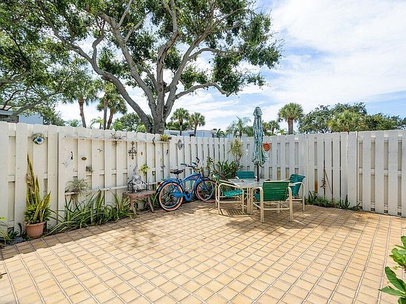 5th image of 1010 NE 8th Avenue #39g