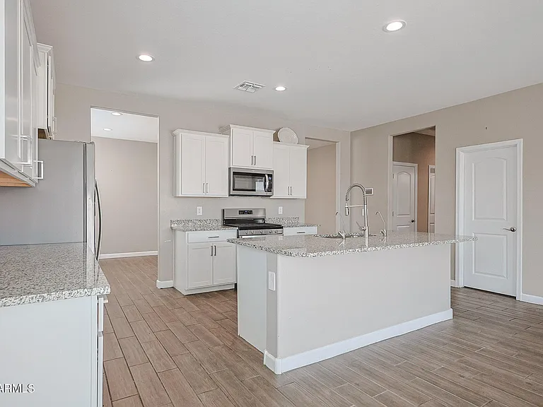 30897 W Catalina Dr — Photo 7